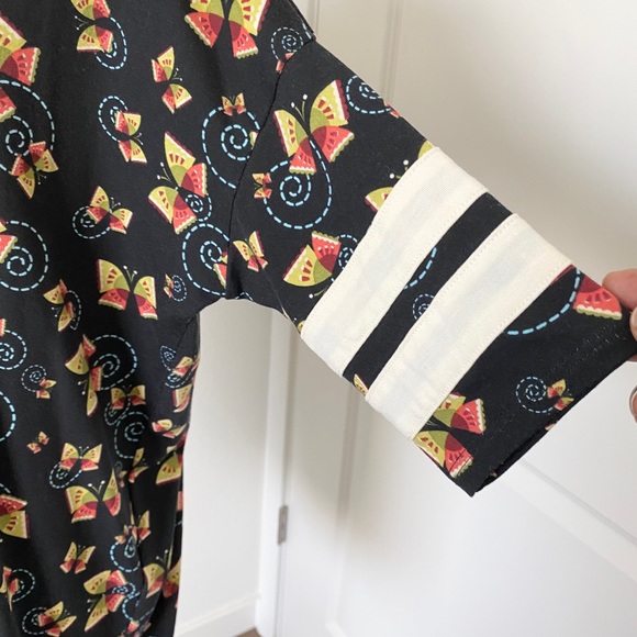 🍉 LuLaRoe Women’s Top Black w/ Butterflies - Picture 4 of 6